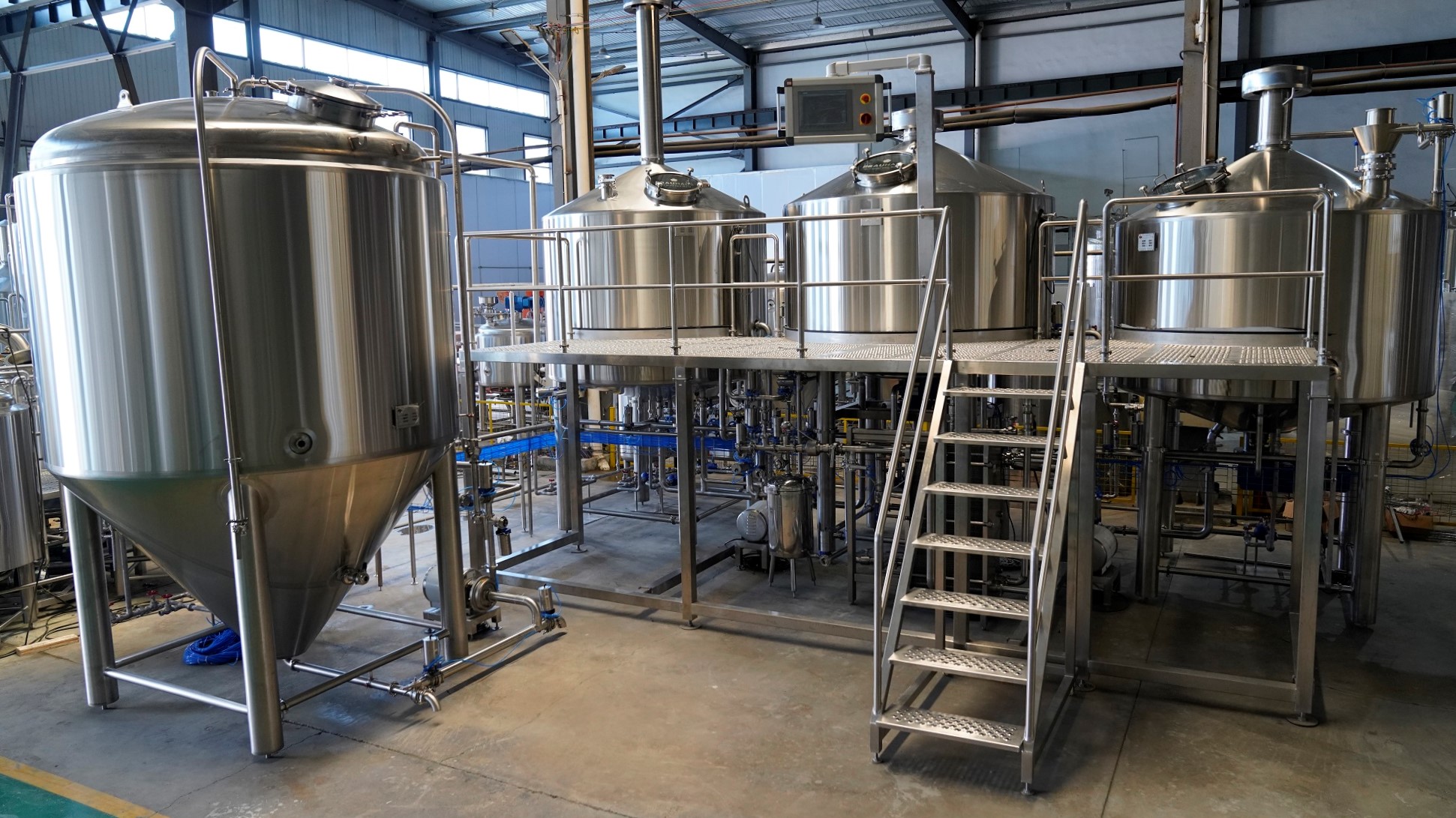 天泰3000L糖化設備帶6000L熱水罐